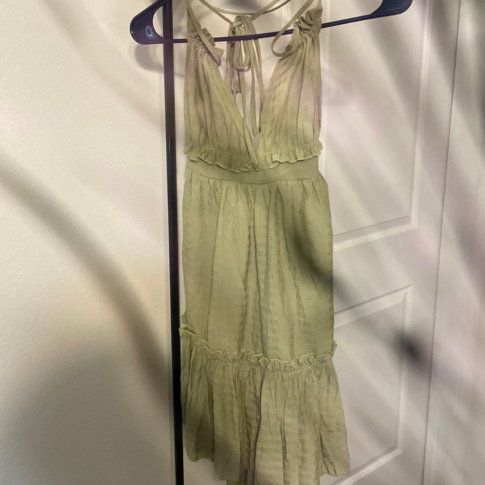 Green strappy dress. Size medium. Never worn. Light material.
